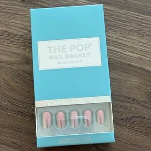 It’s going swimmingly Sigrid Red Aspen The Pop Nail Dashes - Pink Press-On Nails